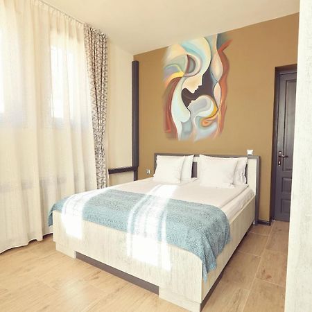 Dezire Guesthouse Baile 1 Mai Luaran gambar