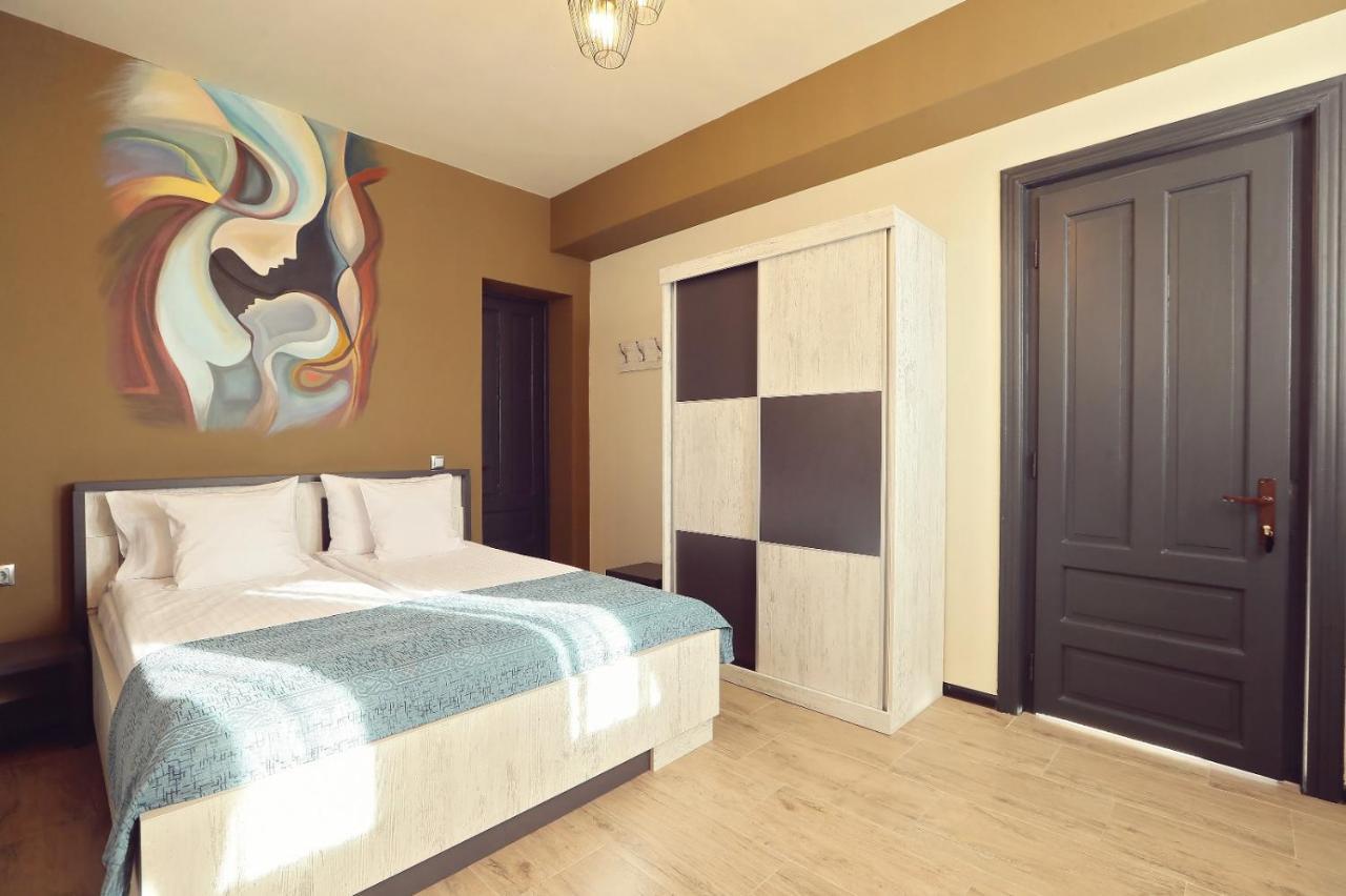 Dezire Guesthouse Baile 1 Mai Luaran gambar