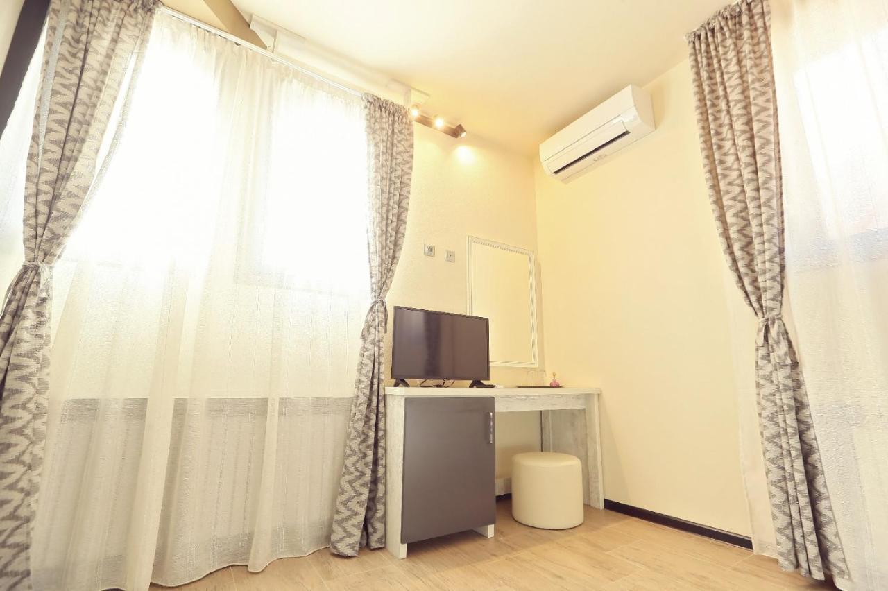Dezire Guesthouse Baile 1 Mai Luaran gambar