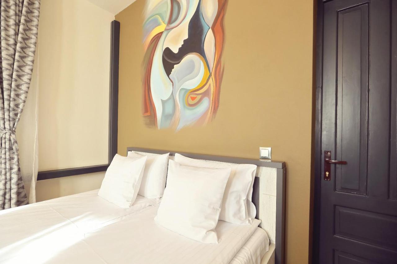 Dezire Guesthouse Baile 1 Mai Luaran gambar