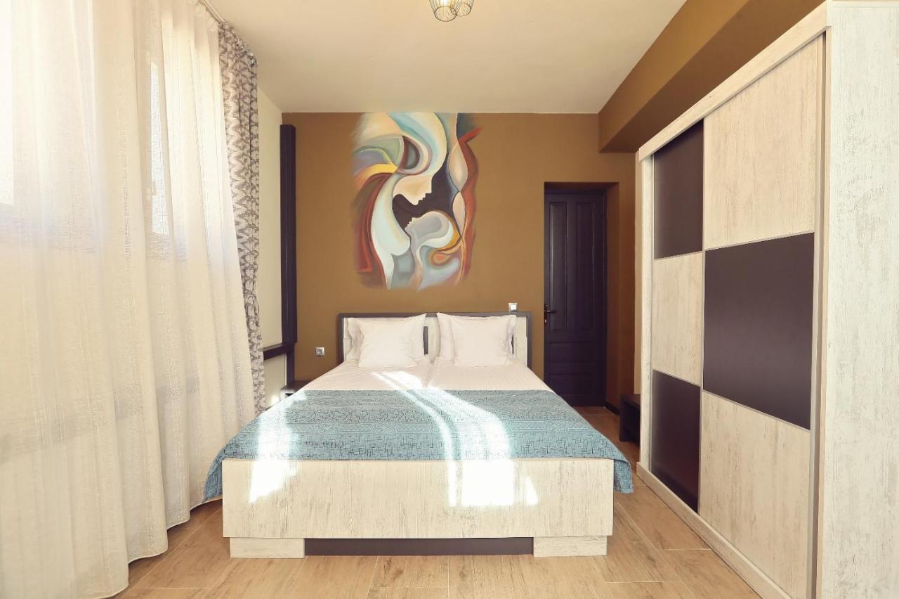 Dezire Guesthouse Baile 1 Mai Luaran gambar