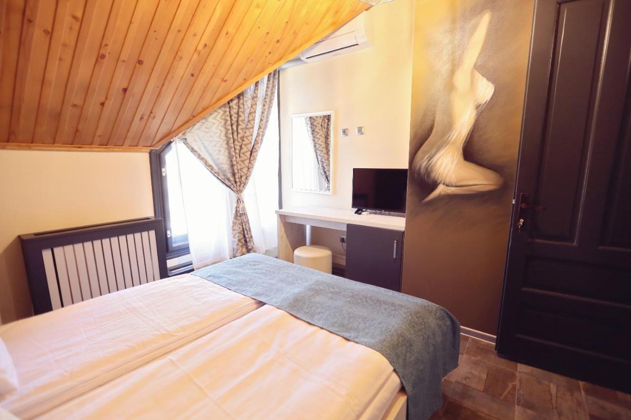 Dezire Guesthouse Baile 1 Mai Luaran gambar