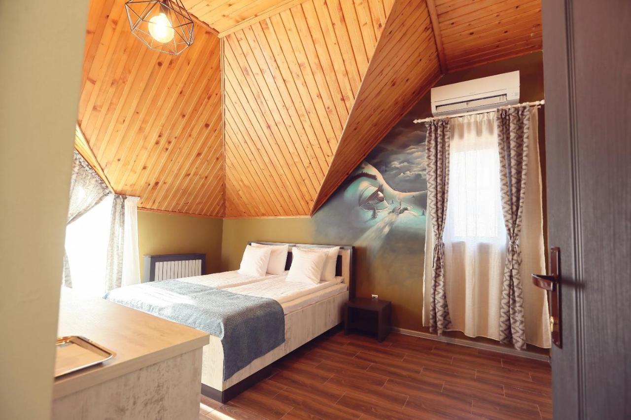 Dezire Guesthouse Baile 1 Mai Luaran gambar