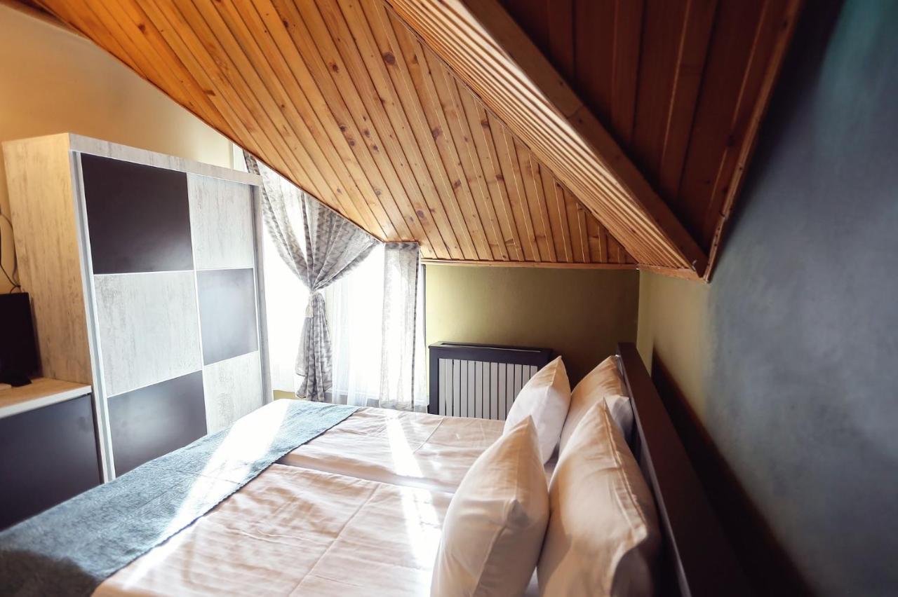 Dezire Guesthouse Baile 1 Mai Luaran gambar