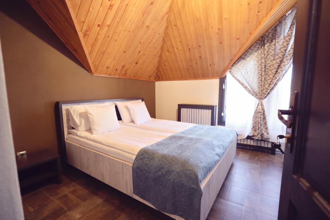Dezire Guesthouse Baile 1 Mai Luaran gambar