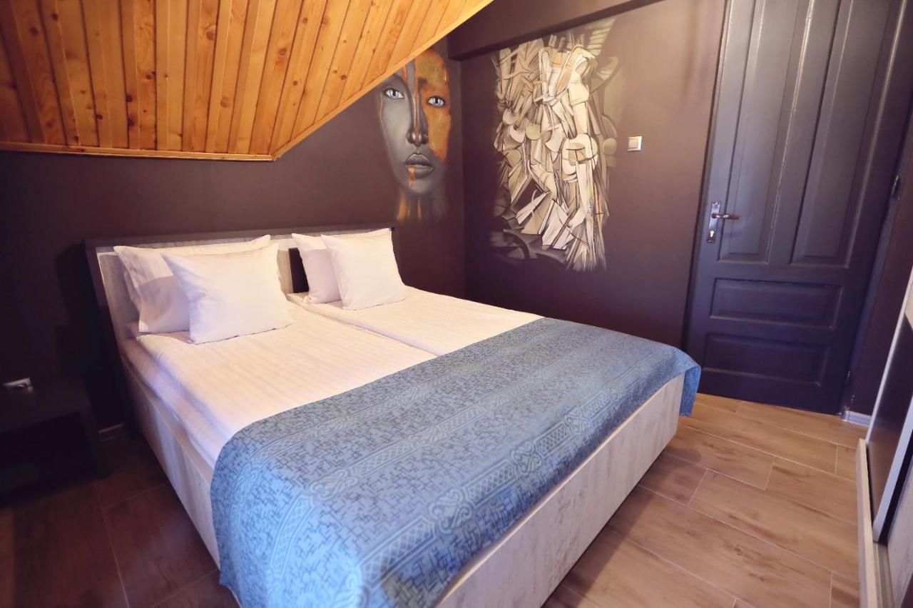 Dezire Guesthouse Baile 1 Mai Luaran gambar