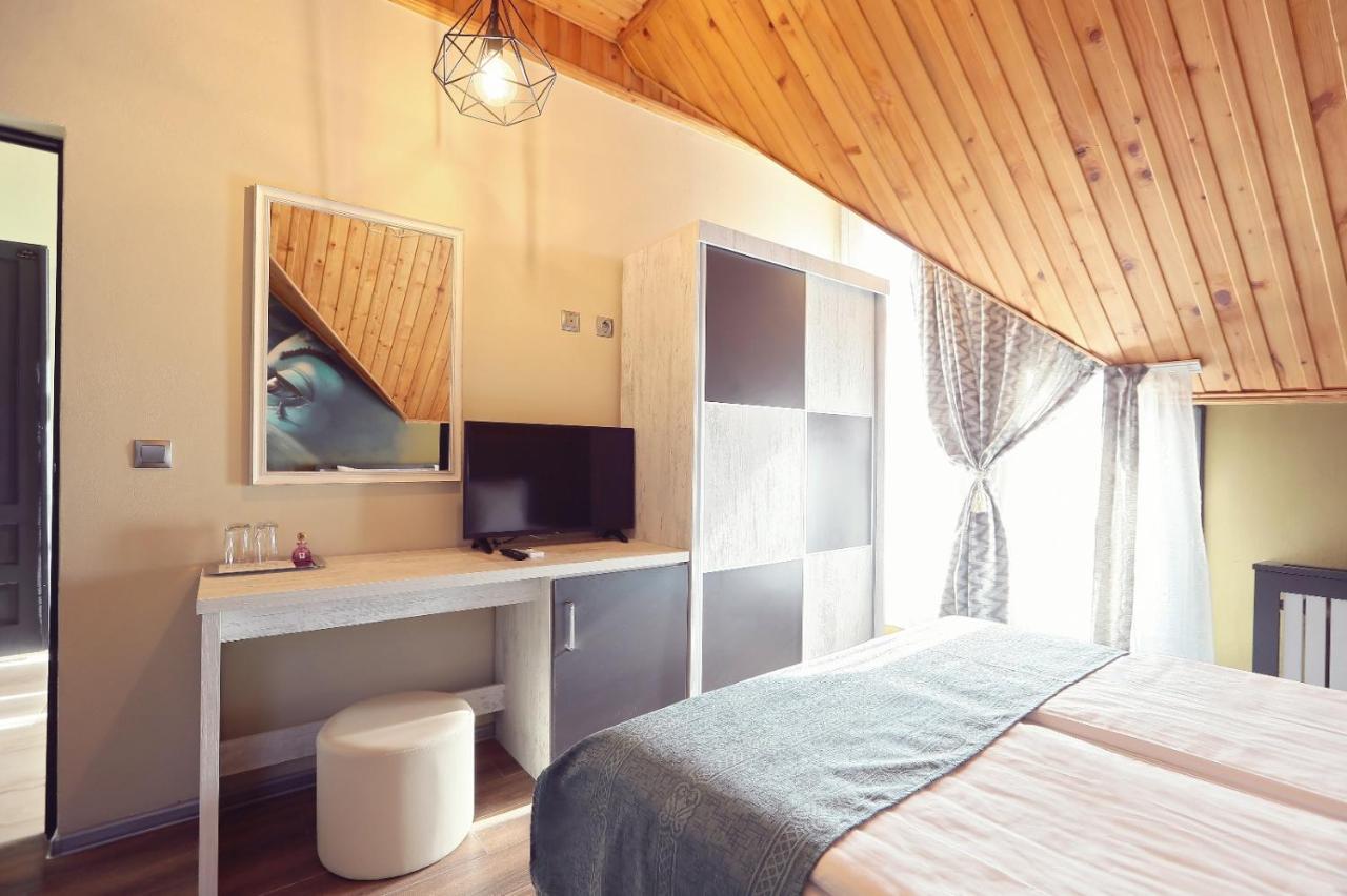 Dezire Guesthouse Baile 1 Mai Luaran gambar
